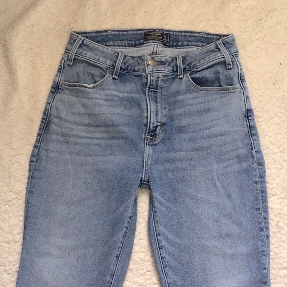 🌸 Abercrombie 🌴 Simone high rise fray hem ankle Jeans - Picture 3 of 13